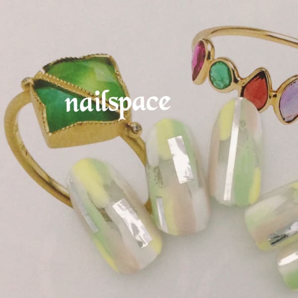 塗りかけ春色ネイル/手描き