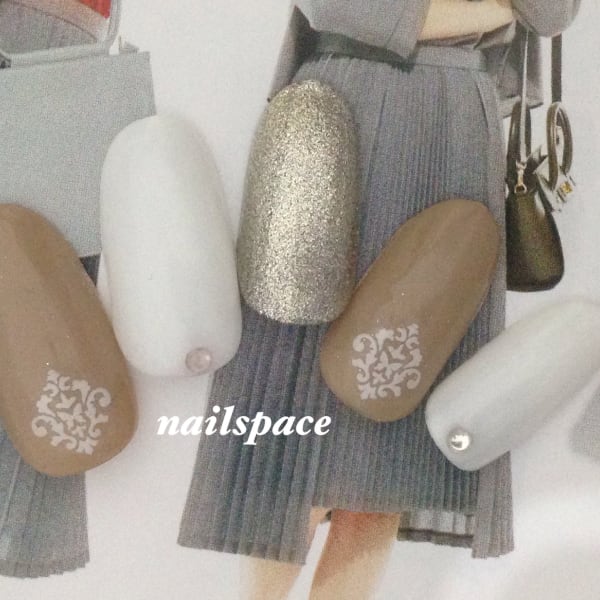 ダマスク柄ネイル