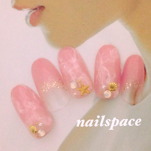 ピンクマーブル&ヒトデと貝のネイル/リゾート