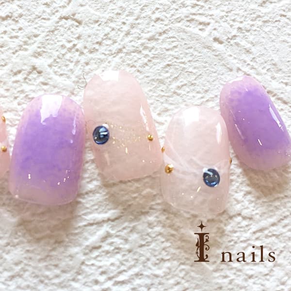 シンプルぽんぽんネイル