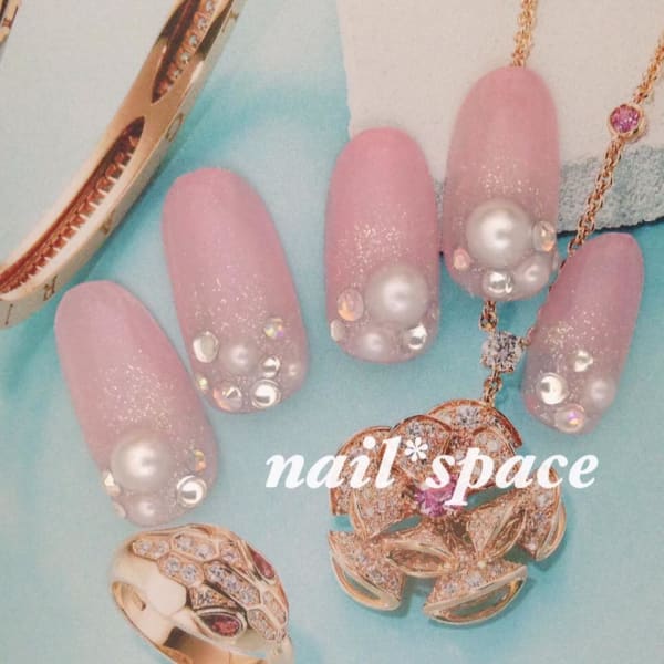 ピンク&パールのプリンセスネイル