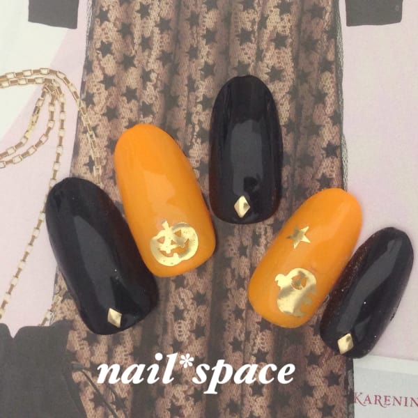 ハロウィンネイル/蛍光オレンジでお目立ちネイル！