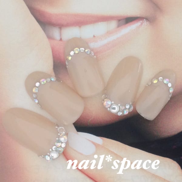 ベージュのシンプル豪華ラインストーン/スワロ/上品