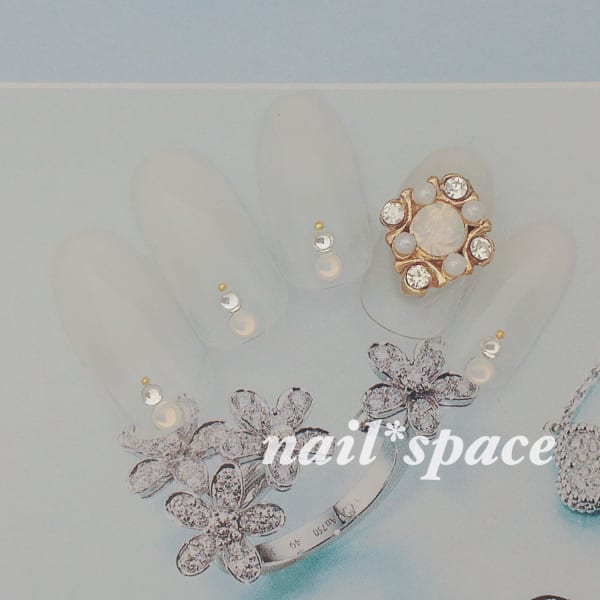 ホワイトグラデーション/大きめパーツ/ブライダルにも!