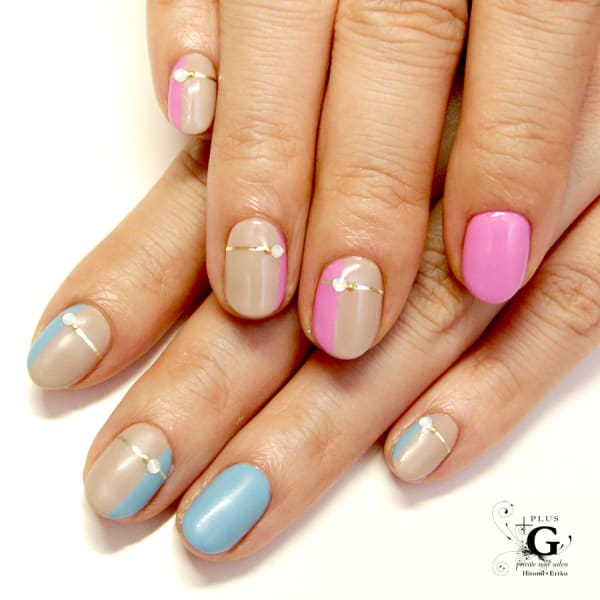 【新規20%OFF×3】ピンクとブルーのアシンメトリーネイル