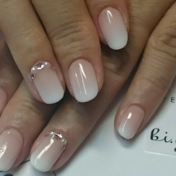 白グラデーションネイル☆