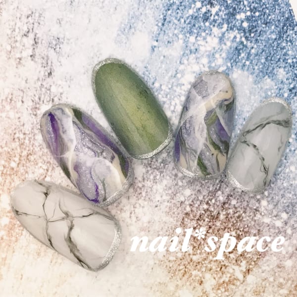 鉱物ネイル/水晶とか天然石とかそっち系のこじゃれたやつです!