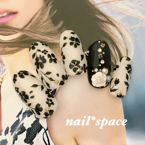 手がきのクラシックなお花