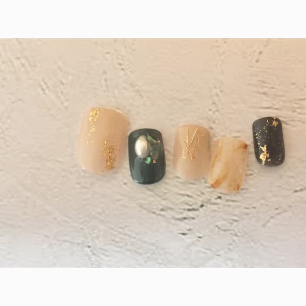 深みグリーンデザイン