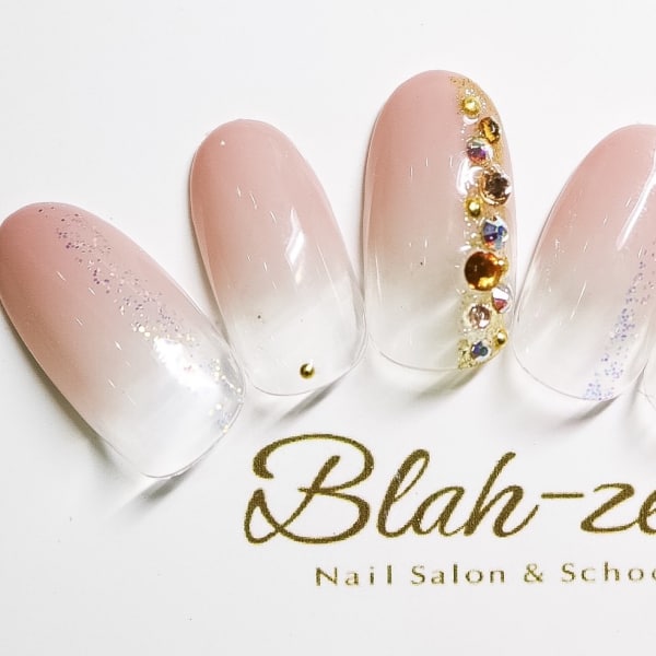 カラーグラデーション×ビジューネイル