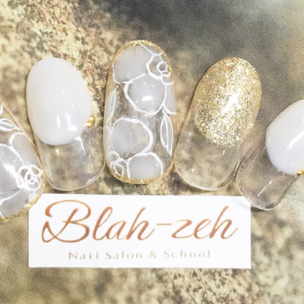 丸フレンチ&フラワーネイル