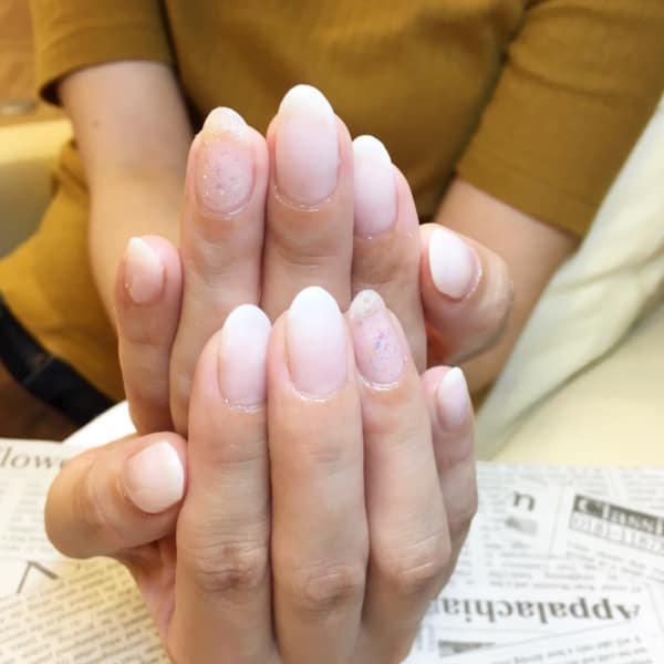 ホワイト × グラデーション × 2本ラメワンカラー