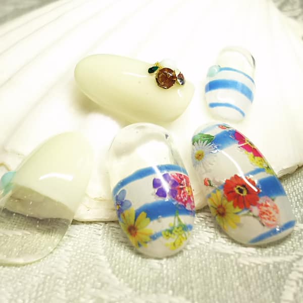 夏ネイル！ボーダーフラワー