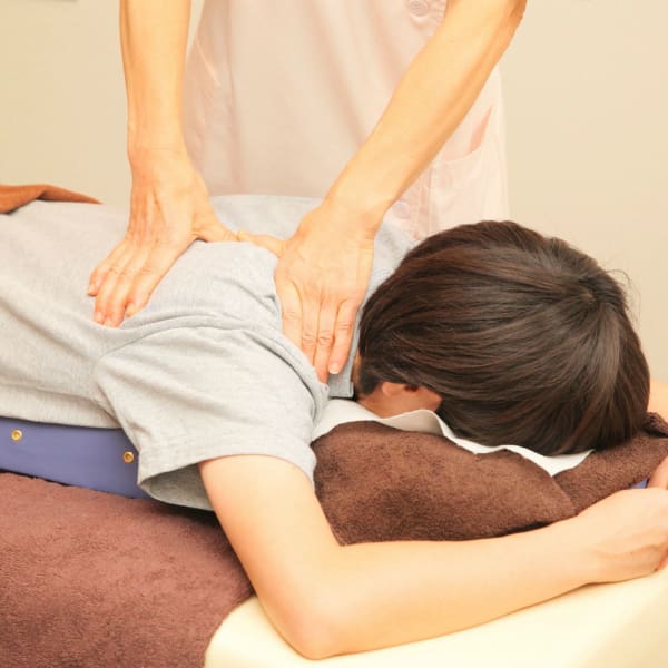 骨盤矯正マッサージ 手もみの職人21 日暮里店