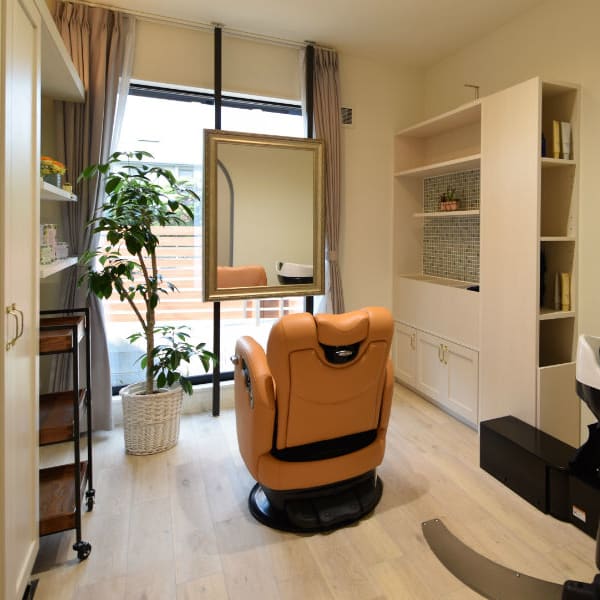 HAIR SALON ROOM.