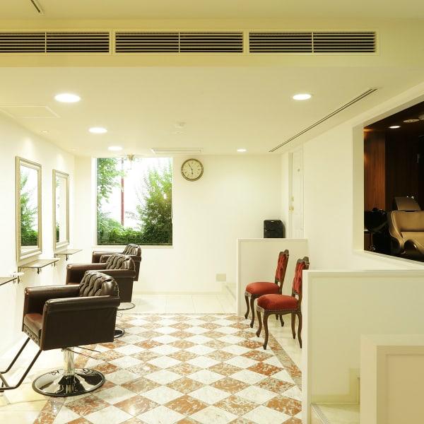 Daniel Shape hair&nail