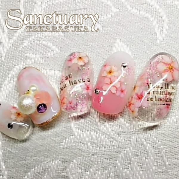 華やかキュートな桜ネイル
