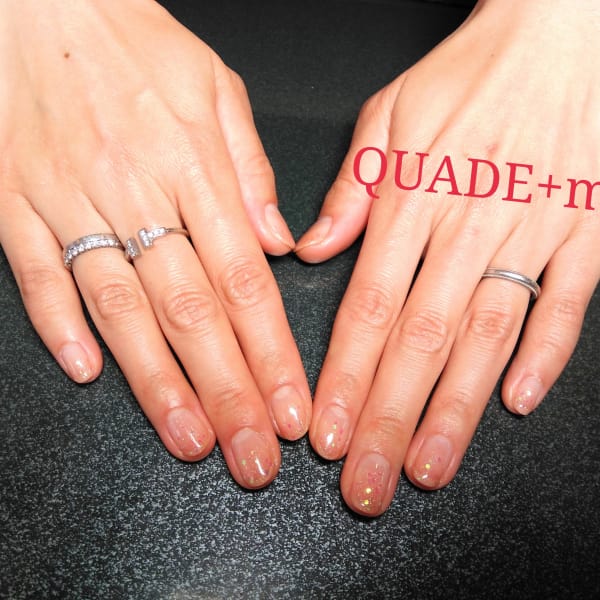 クリアラメのシンプルネイル|QUADE +m