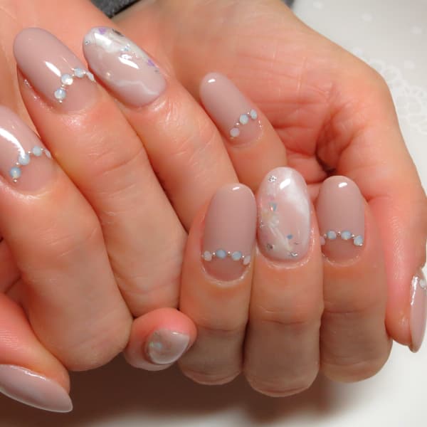 大理石柄×華やか逆フレンチ