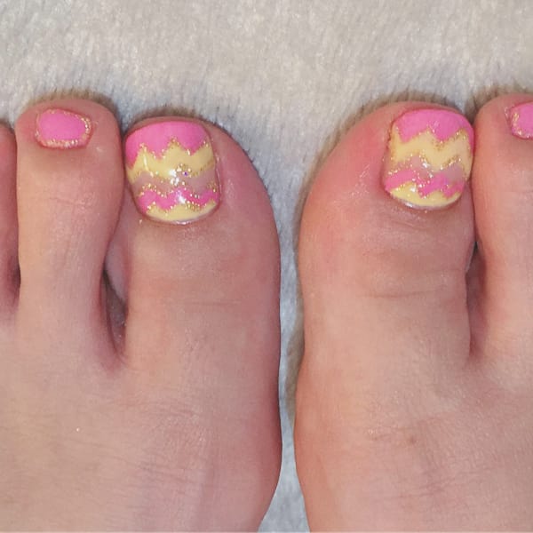 ピンクのギザギザアート