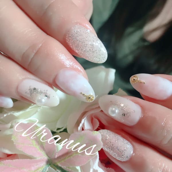 ホワイトニュアンスネイル|ネイル&ビューティーサロン Uranus