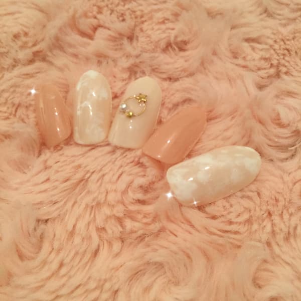 ワンカラーネイル+シンプルアート