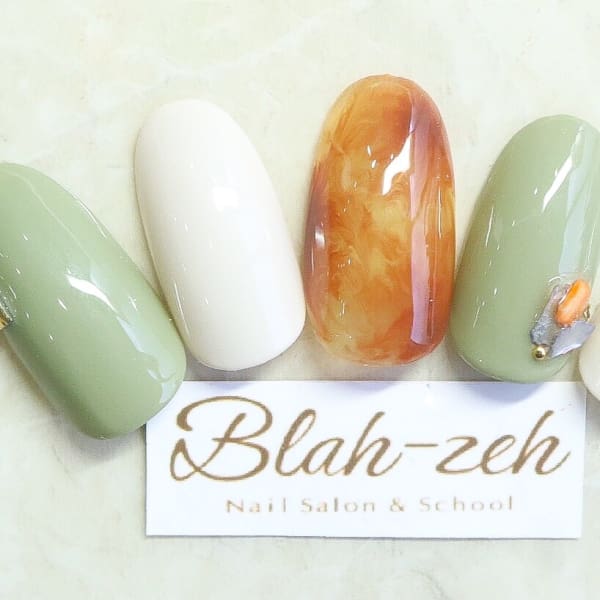 べっ甲×カーキネイル