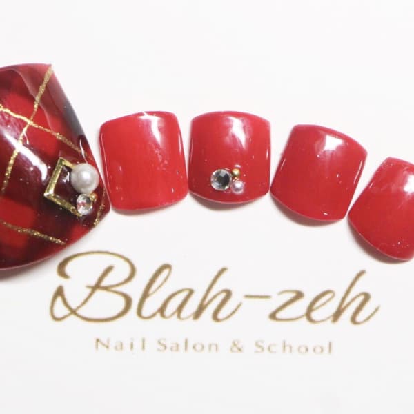 チェック&ビジューネイル