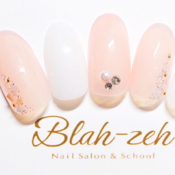 シェル&ビジューネイル