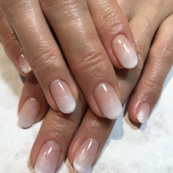 ホワイトグラデーション×ピンクベージュのワンカラー