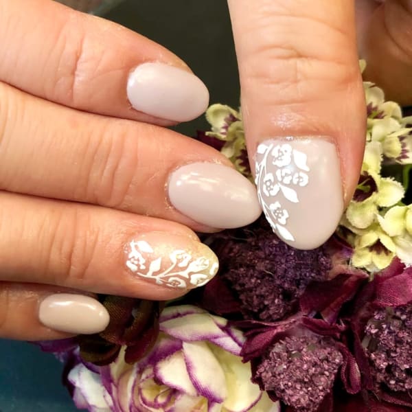 【エンボスフラワーネイル】