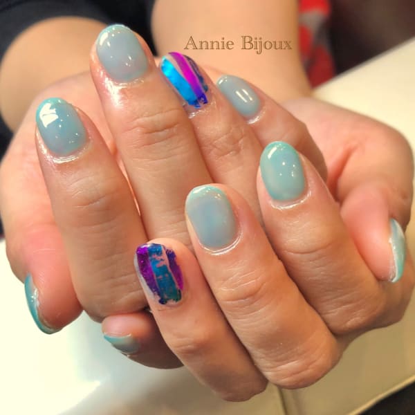 【メタリックストライプネイル】