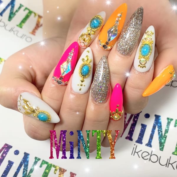 ネオン＆ターコイズネイル