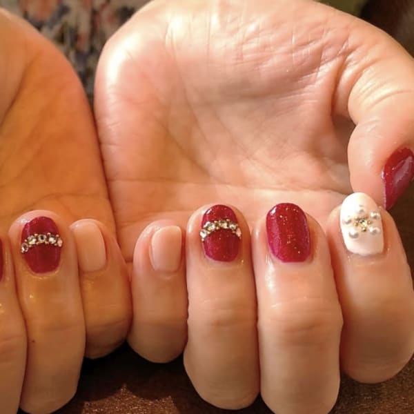 レッド×ホワイト きらきらサマーネイル
