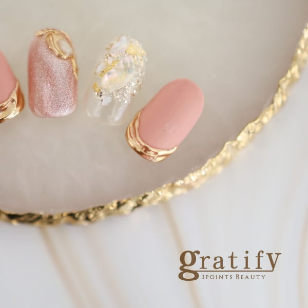 雑誌ネイルヴィーナス掲載♪マグネット×ミラーネイルは大人気|gratify　NAIL