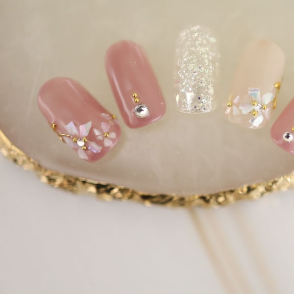 シェルで作るお花はキレイめな輝きが可愛い♪