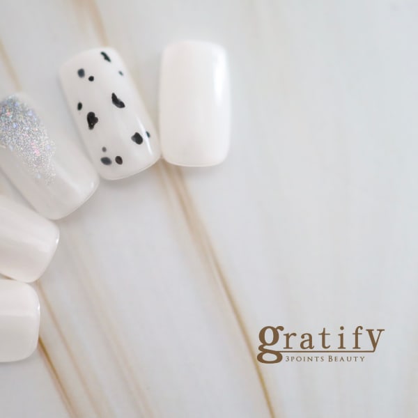 60分で可愛いネイル♪人気のマグネットネイルもコース内可能◎