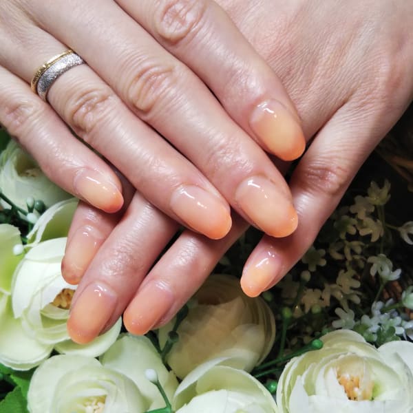 オレンジ色のグラデーション|Nail Salon Shandi