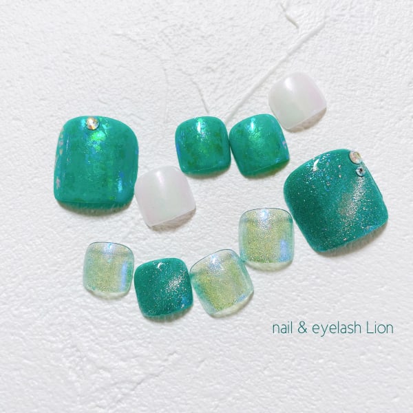 うるうるオーロラフットネイル