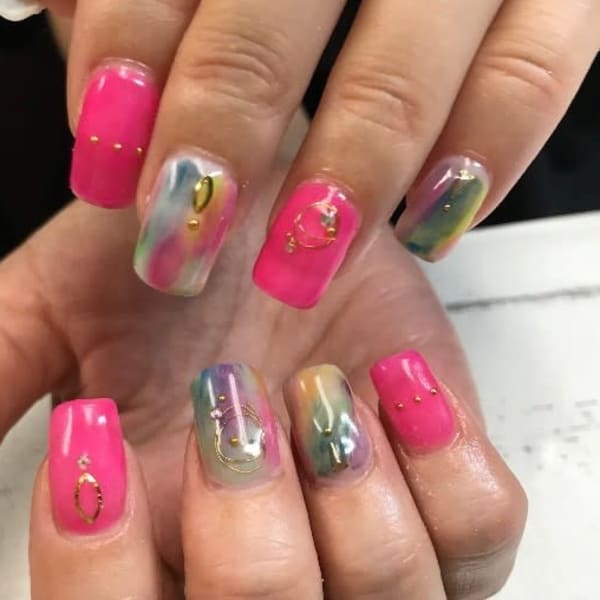 ピンクとカラフル