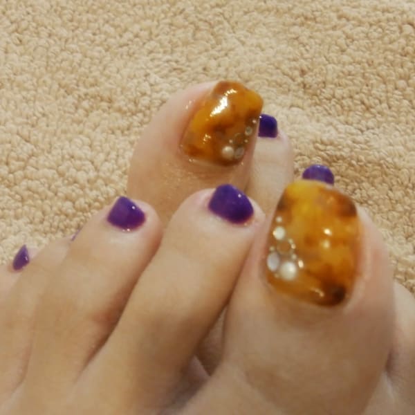 秋の定番！べっ甲柄ネイル