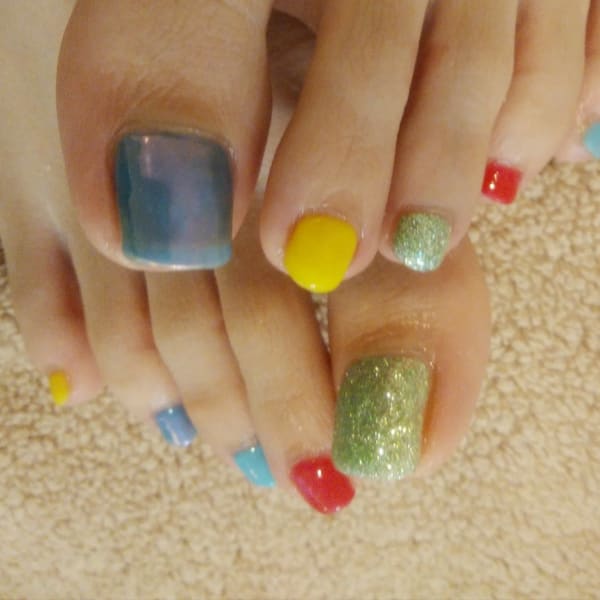 20代女性カラフルネイル