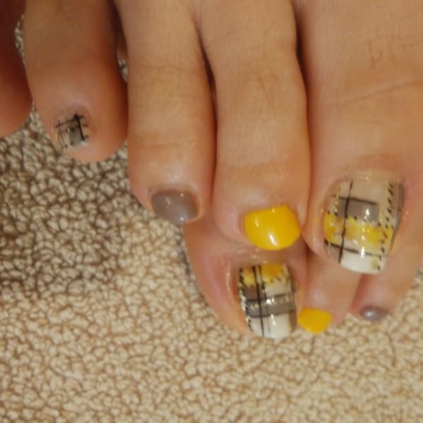 ニュアンスチェック柄ネイル