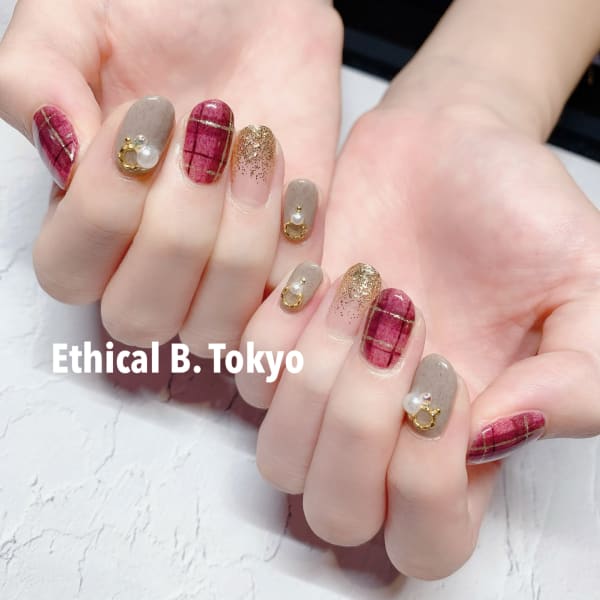 大人気!チェックネイル