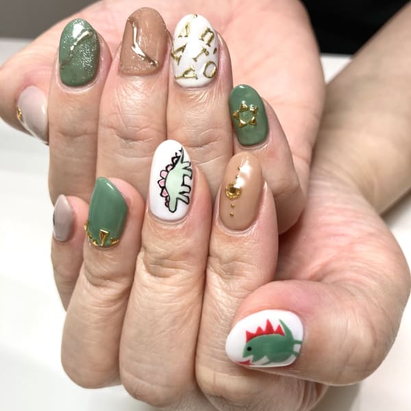 〈ジェル〉恐竜ネイル