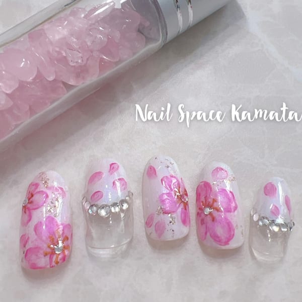 濃いめのピンク桜ネイル