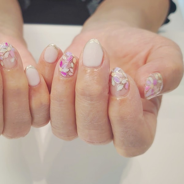 〈ジェル〉ステンドグラス風フラワーネイル