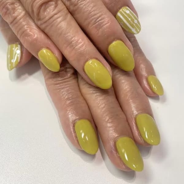 〈シェラック〉新色!トレンドのグリーンネイル🌿