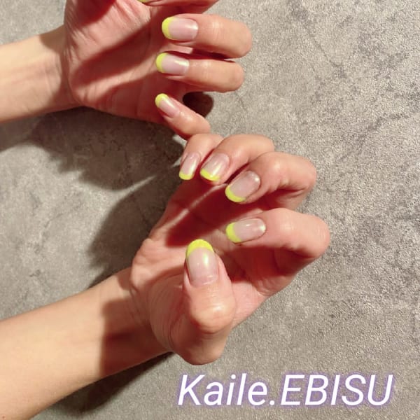 ネオンイエローのフレンチ