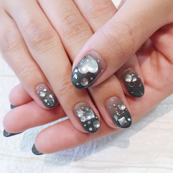 ストーン×ブラック×クロムハーツ風|NAIL SALON AMULE